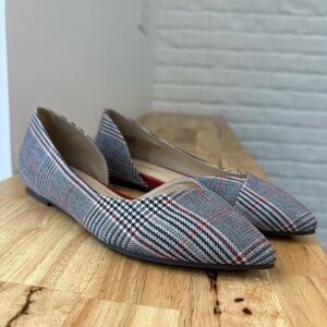 Women’s CL by Laundry pointed toe flats. Gray and black plaid. Size 8.5M